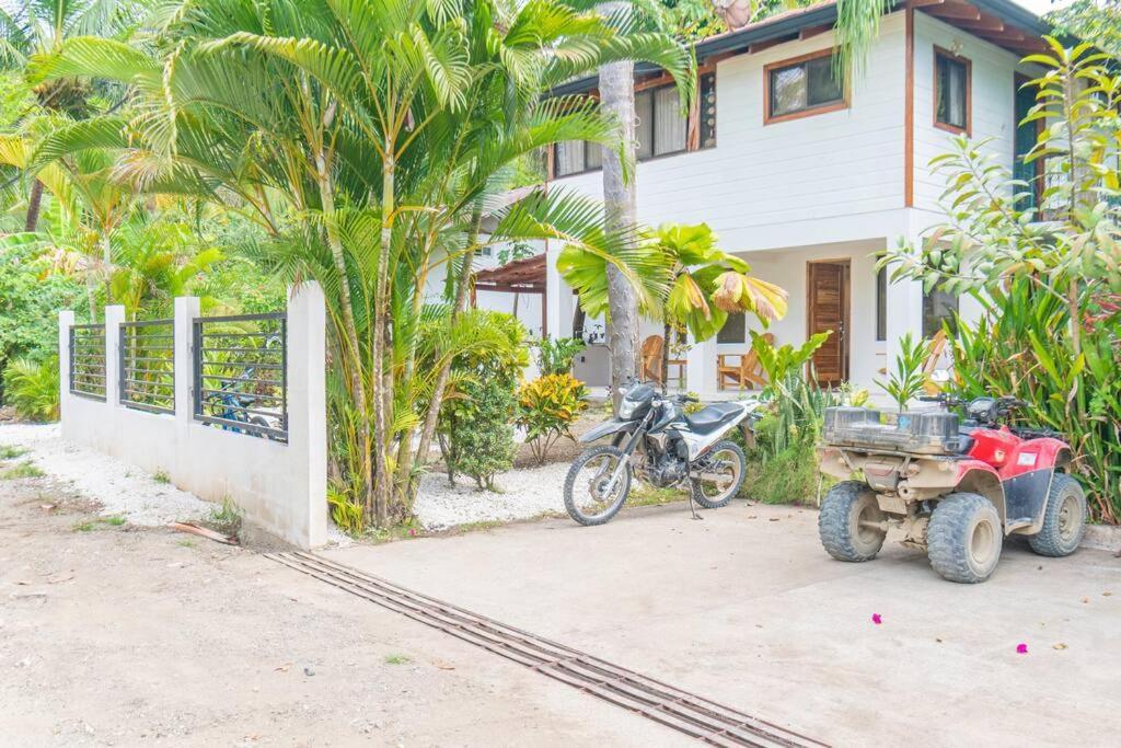 Surfside Apartments - Mal Pais Malpaís Eksteriør billede
