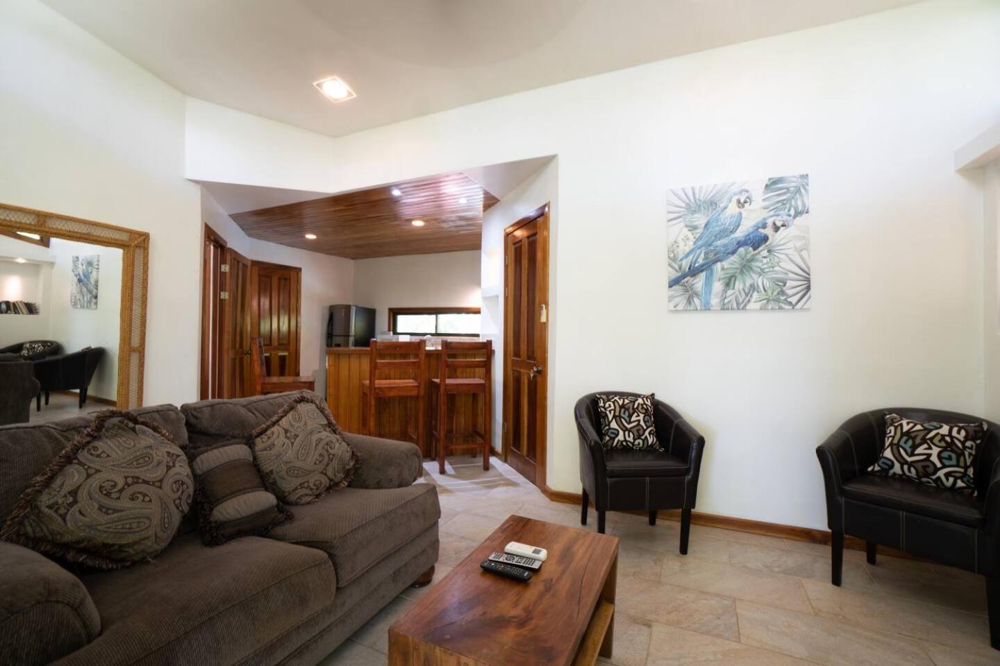 Surfside Apartments - Mal Pais Malpaís Eksteriør billede